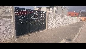 Betonový plot štiepaný kameň obojstranný